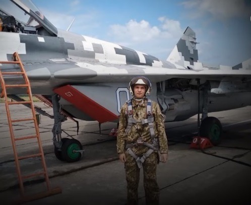 В’ячеслав Радіонов біля бойового літака