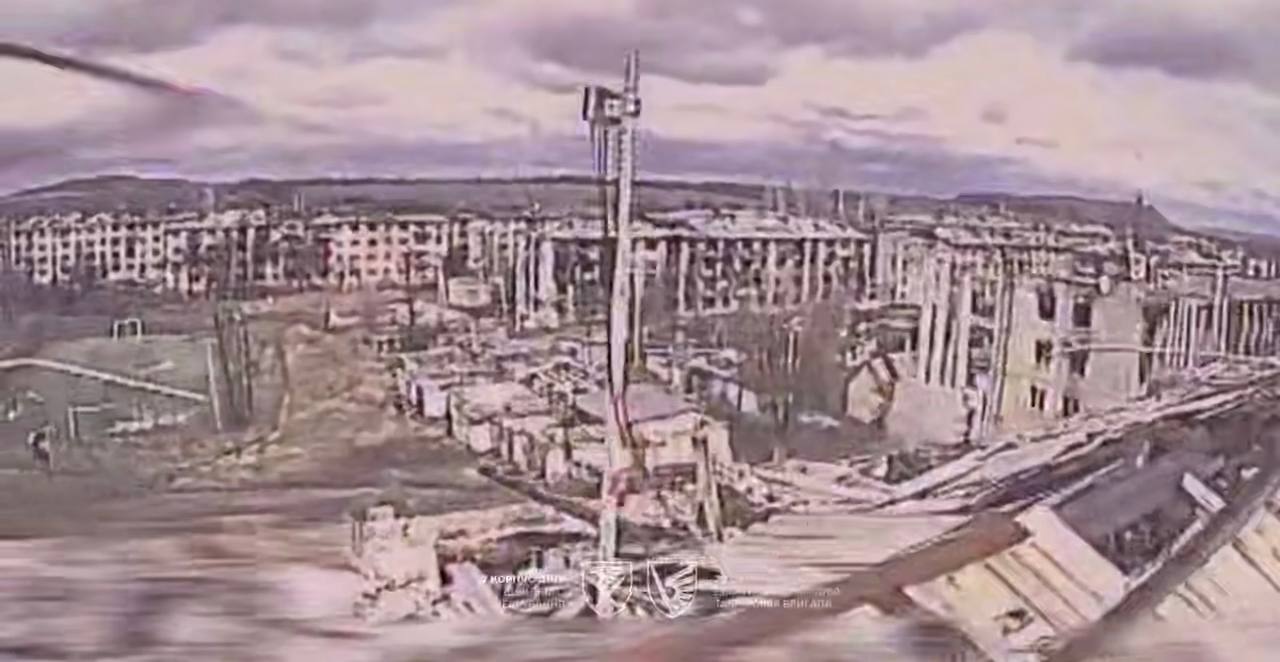 Окупанти використовують багатоповерхівки в Мирнограді для розміщення засобів зв’язку — 79-та бригада