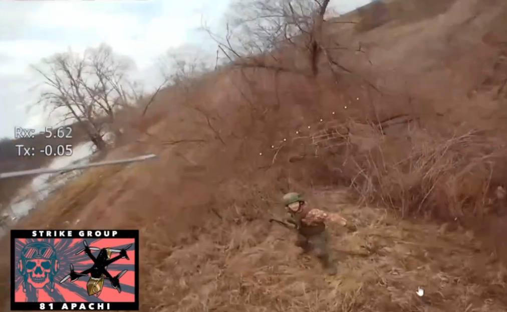 Дрон Сил оборони заходить на удар по окупанту