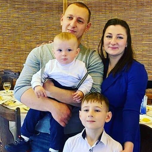 Дмитро Щербина з дружиню та дітьми