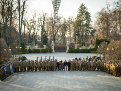 «Кожне ім’я говорить про силу»: Президент нагородив нацгвардійців і родини полеглих Героїв  