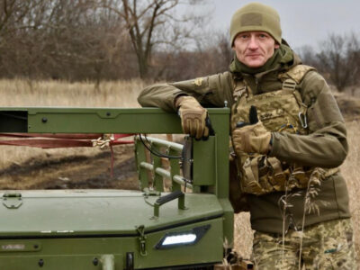 З пошкодженим колесом вивіз двох поранених: наземний дрон здійснив справжнє диво  