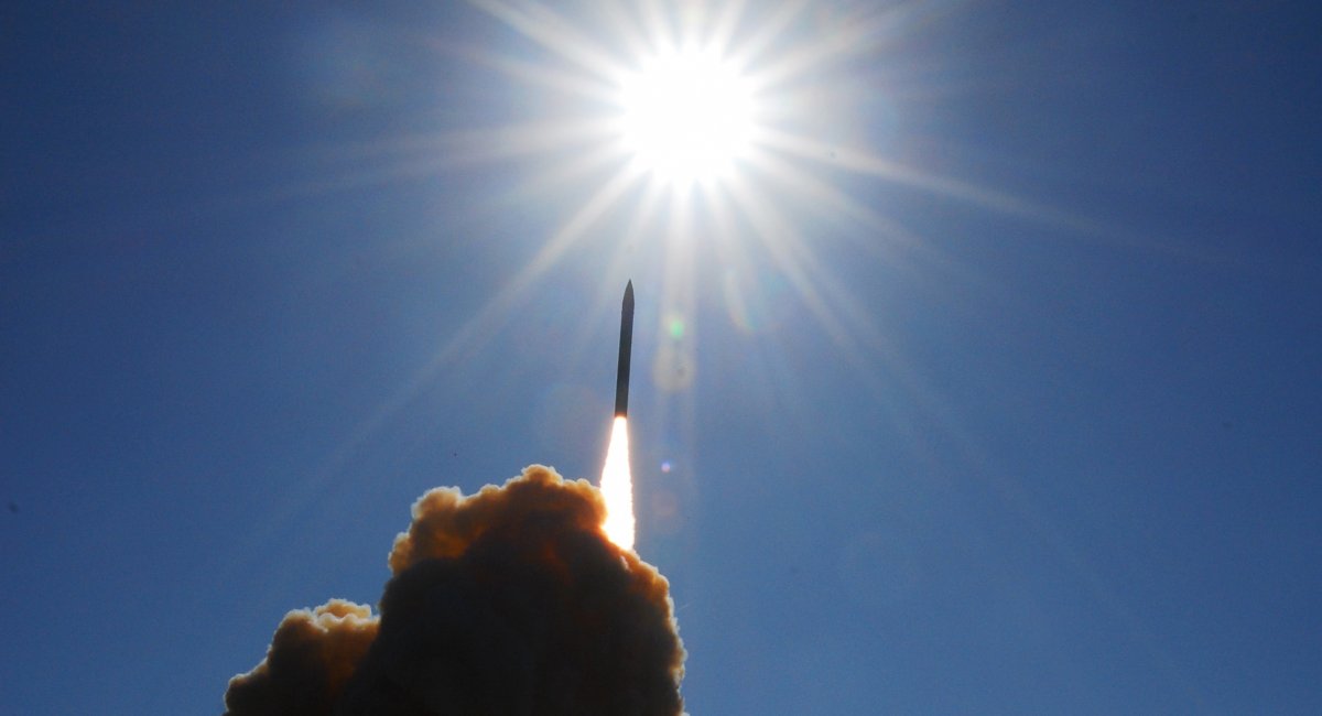 Ракета у небі