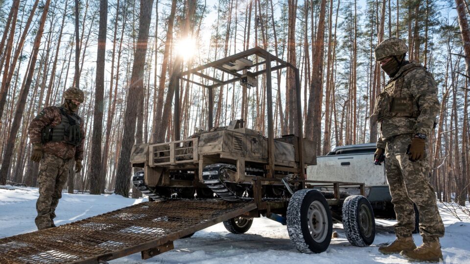 «Окупанти дзеркалять нашу тактику, це технологічний двобій»: під Вовчанськом знищують російські наземні дрони  