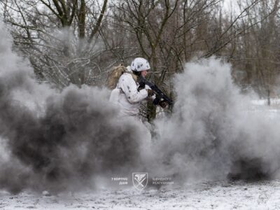 «Використовували навіть три МТЛБ»: на Покровському напрямку ворог пішов на штурм бронетехнікою  