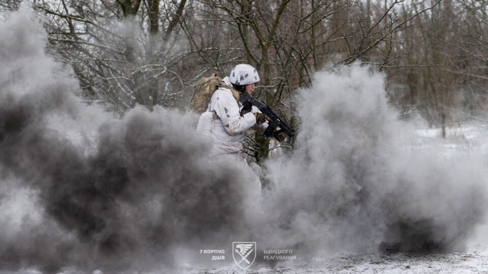 «Використовували навіть три МТЛБ»: на Покровському напрямку ворог пішов на штурм бронетехнікою  