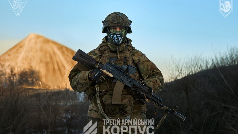 Тактика «кувалди» та «салямі»: на Лиманському напрямку ворог поєднує авіаудари зі спробами штурмів  