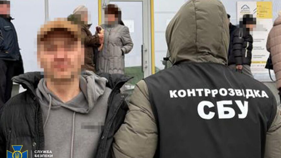 «Вербував» українців, щоб зареєструвати на них російські «Старлінки»: чоловіку загрожує довічне  