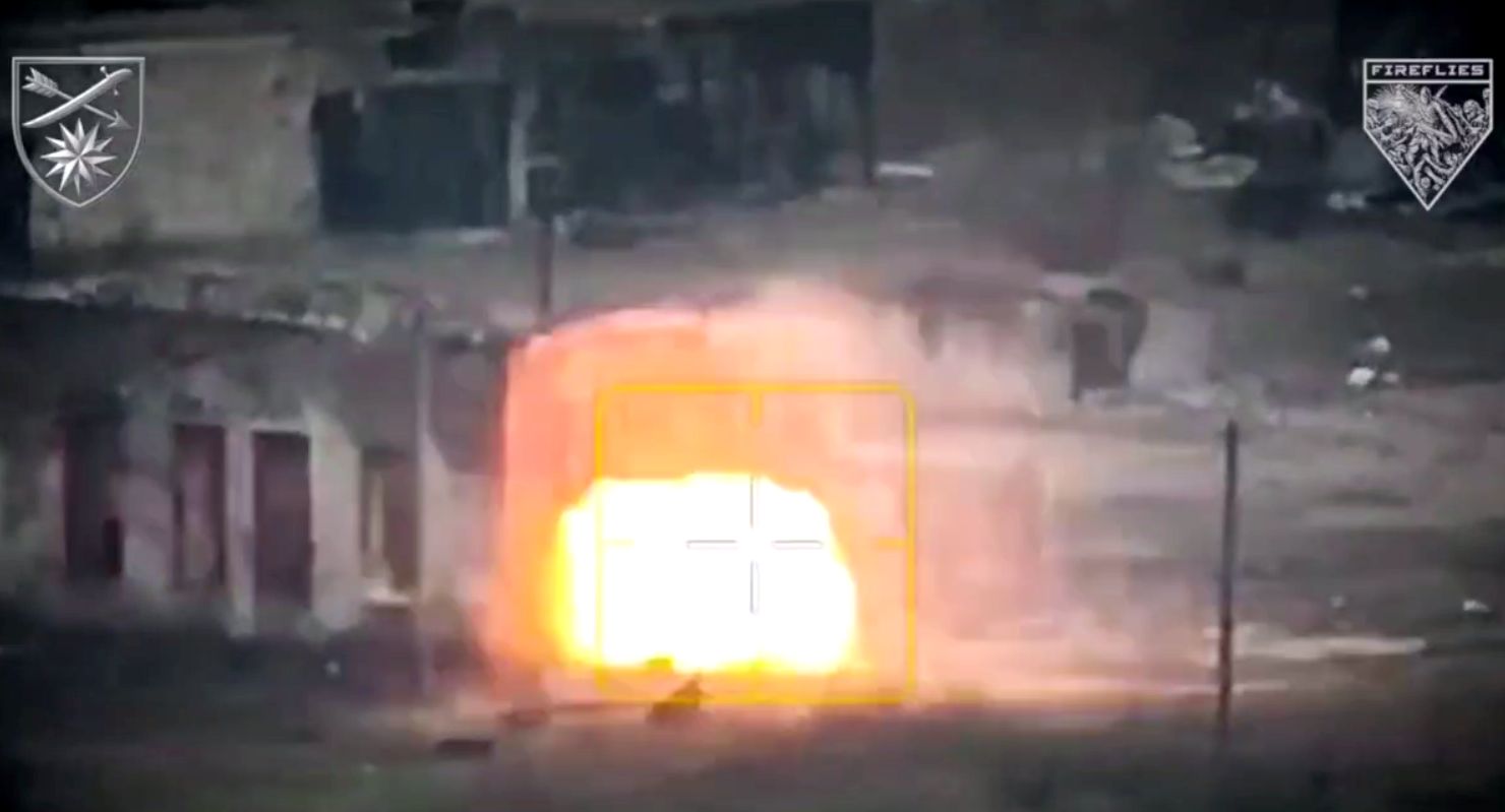 Дрони ЗСУ завдають удару по украттю з росіянами