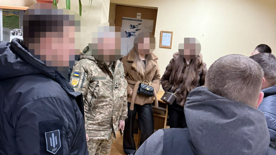 Рота ухилянтів заплатила по $4000 — у Києві викрили масштабну схему  