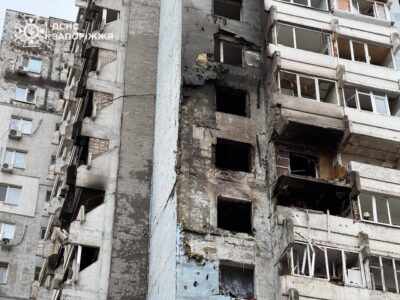 Півторарічний хлопчик у лікарні, пошкоджені 4 житлові будинки та 3 дитсадочки: росіяни вдарили по Дніпру  