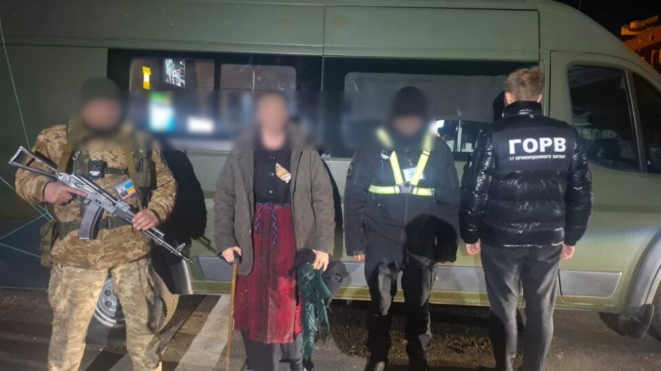 «Бабусю, а для чого вам військовий квиток?» — на кордоні затримали гендерно заплутаного ухилянта  