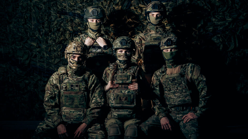 «Якщо я та мої однолітки поїдемо за кордон, то потім не буде країни»: курсанти Академії СБУ розповіли про навчання, дисципліну, мотивацію  