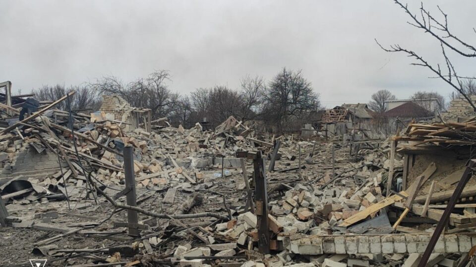 Стирають з лиця землі: росіяни скинули одразу 9 КАБів на Дружківку  