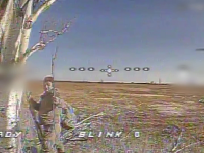 Дрин проти дрона: окупант накинувся на наш коптер з гілкою     