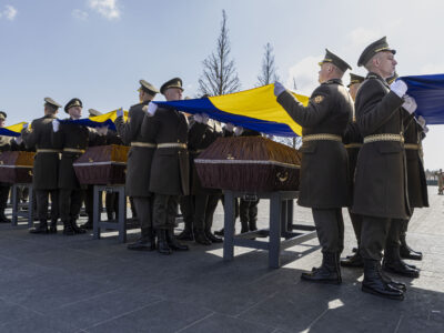 На Національному військовому меморіальному кладовищі відбулося почесне поховання невідомих Захисників та Захисниць України  