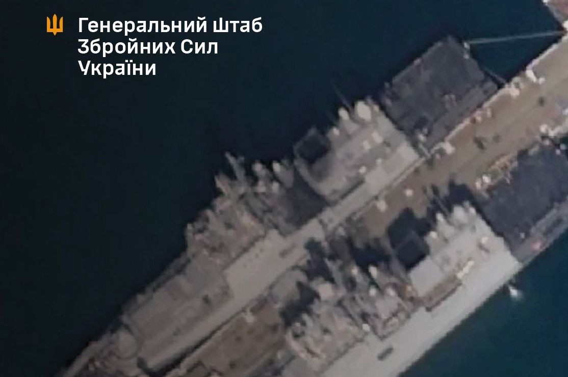 Ворожі кораблі біля пірсу