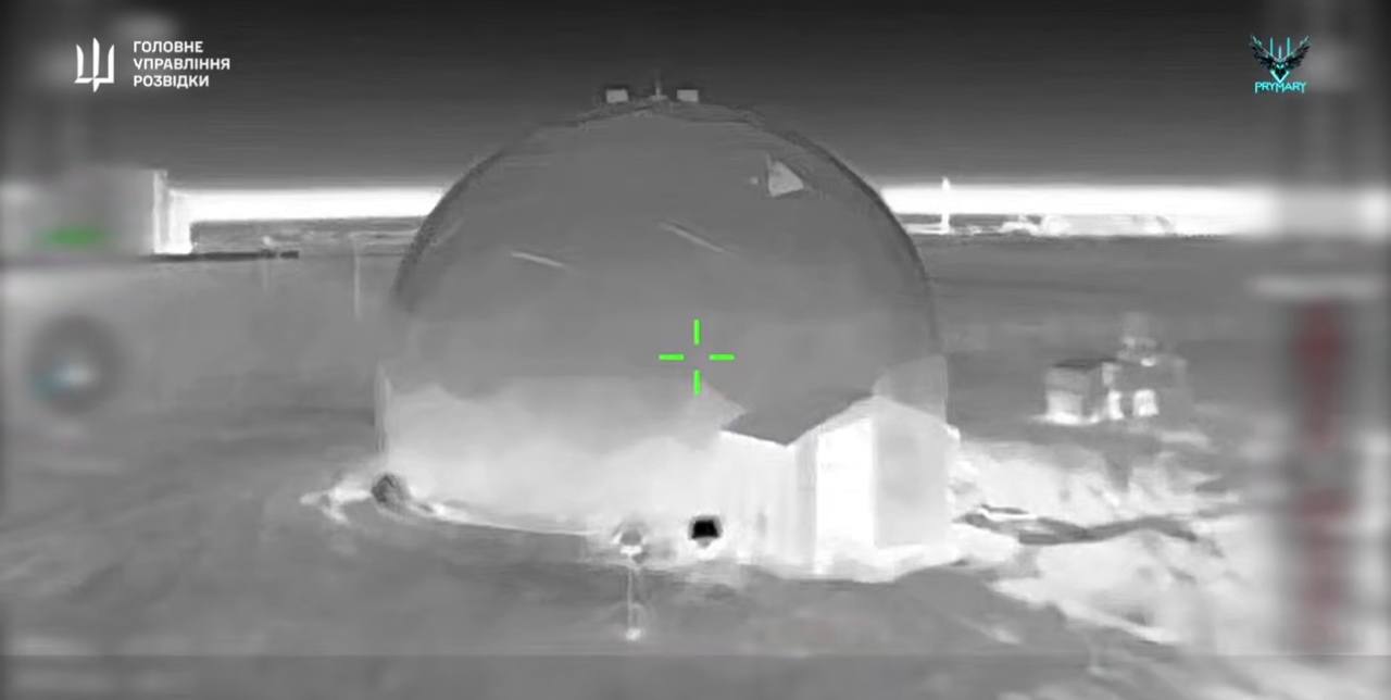 Дрон ГУР атакує РЛС противника у Криму