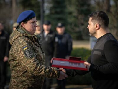 З контузією відбивала атаки, вдарила ножем окупанта: як кулеметниця «Вирва» отримала звання Героя України  