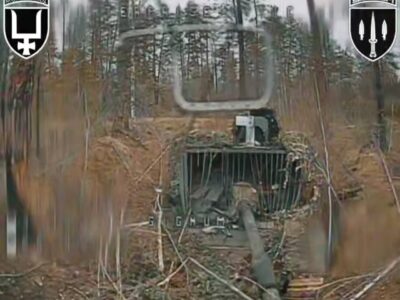 Пілоти Signum знищили замаскований російський танк  