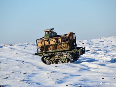 «На позиції виходить машина» — як наземні дрони беруть на себе логістику, евакуацію і бій  