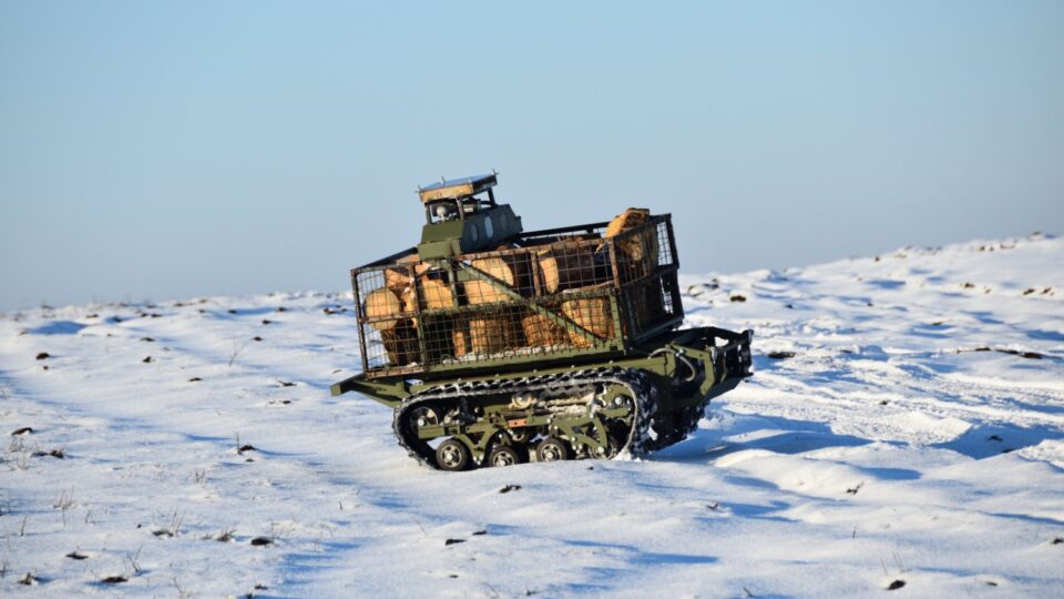 «На позиції виходить машина» — як наземні дрони беруть на себе логістику, евакуацію і бій  