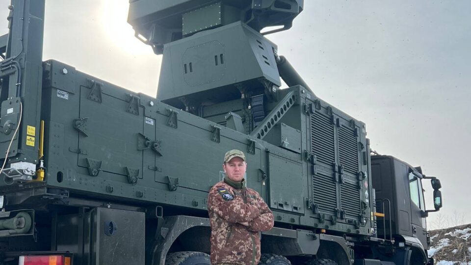 «Наш підрозділ уже знищив більш ніж півтори сотні цілей»: офіцер Олександр розповів про роботу на ЗРК IRIS-T  