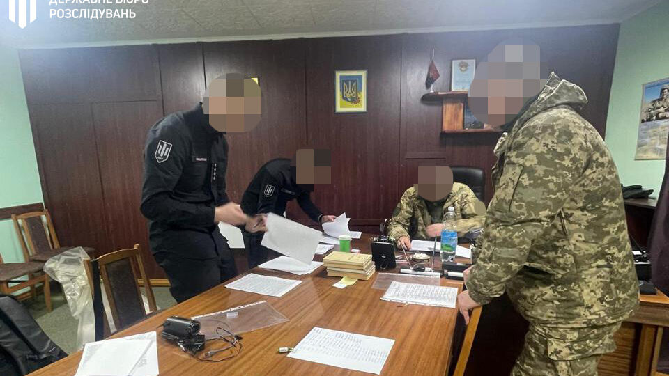 Командир військової частини залучав підлеглих для ремонту житла родичів: йому повідомили про підозру  