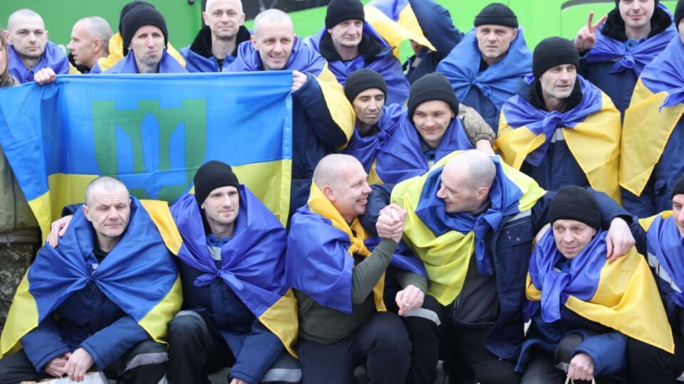 Додому з полону повернулося 200 наших захисників — Президент  