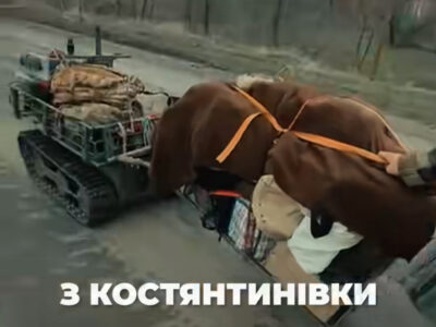 «Забрав своїх котиків і книги»: з Костянтинівки дідусь виходив з «кравчучкою» і наземним дроном «Вепр»  