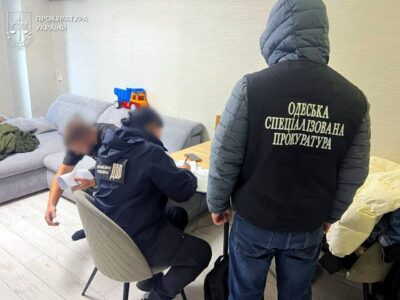 $12 000 за інвалідність та відстрочку: в Одесі викрили двох медиків  