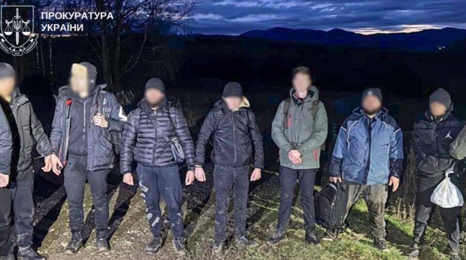 Від 5 до 15 тис. євро за нічну прогулянку лісом: на Буковині викрито конвеєр для ухилянтів  