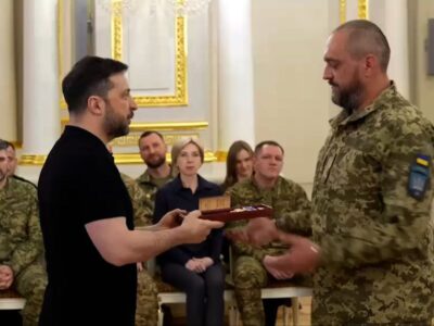 Володимир Зеленський у День добровольця відзначив нагородами українських воїнів і родини полеглих  