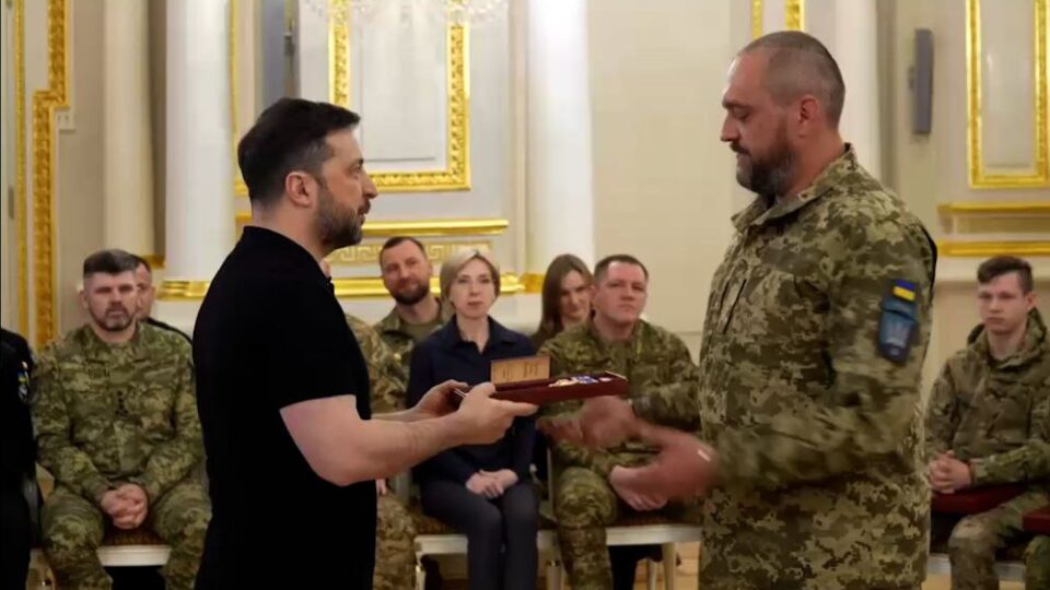 Володимир Зеленський у День добровольця відзначив нагородами українських воїнів і родини полеглих  