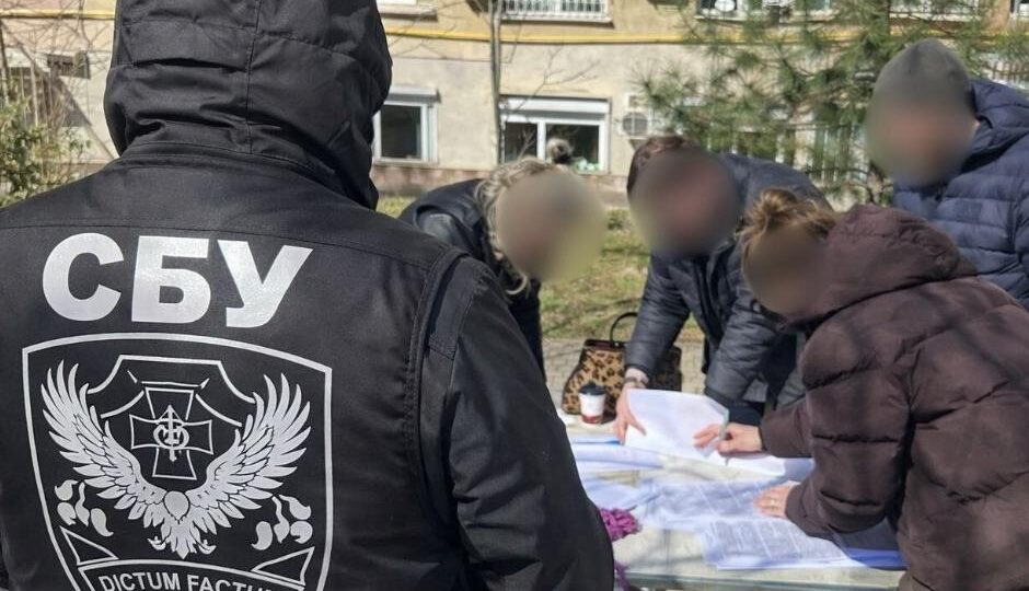 Зняв з розшуку за хабар та фіктивно «забронював»: киянину повідомлено про підозру  