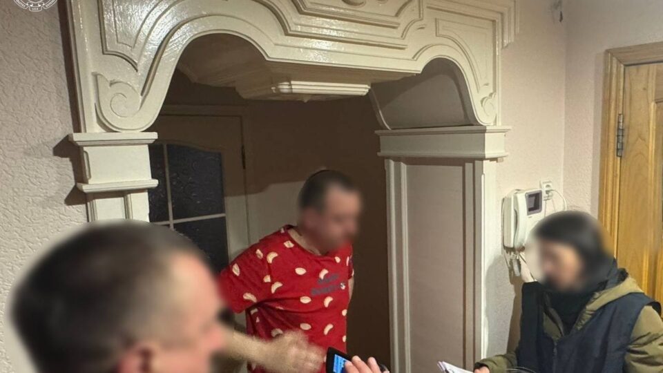 Продавали військовим неіснуючі авто та дрони: на Сумщині викрито шахрайську схему  