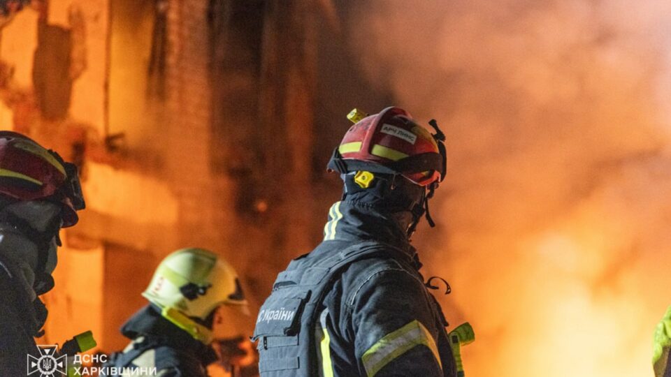 Цілились по енергетиці й залізниці: Президент прокоментував нічний обстріл рф  