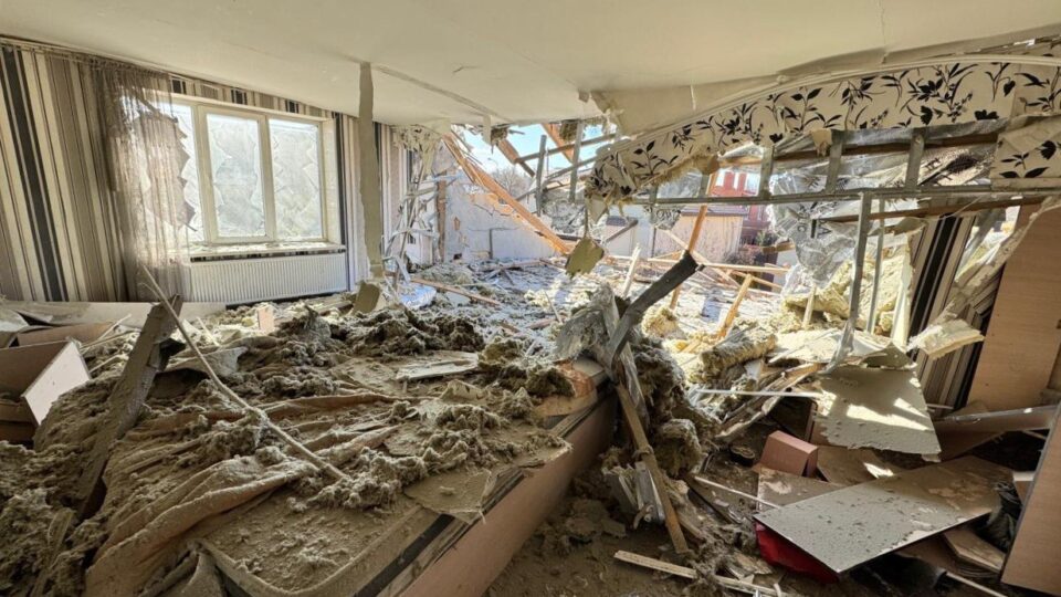 На Херсонщині окупанти били по території лікарні: поранені медпрацівники  