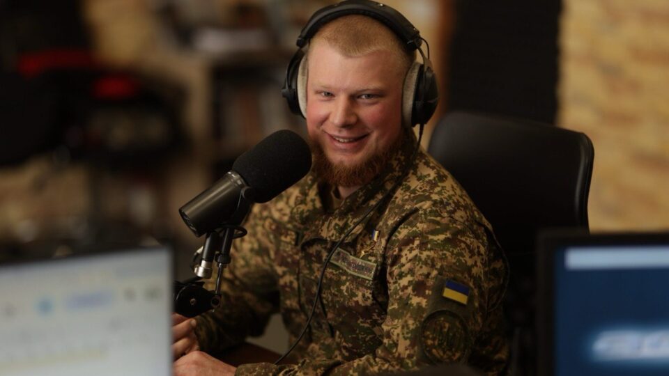 «Кожен день йде група по 10-15 чоловік»: Герой України розповів, як в оточенні відбивав атаки росіян  