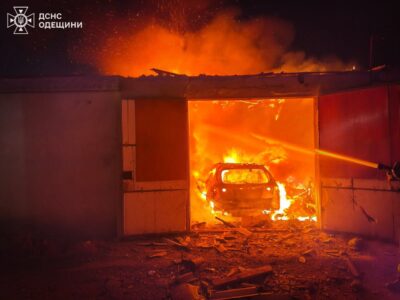 Ворог вдарив по Одещині, виникли пожежі  