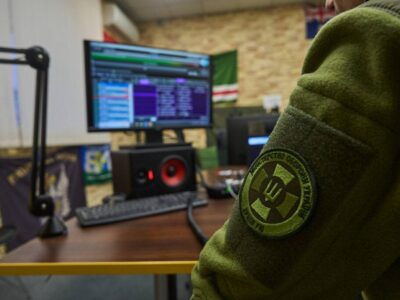 На Харківщині ворог намагається заглушити сигнал військового радіо «Армія FM»  