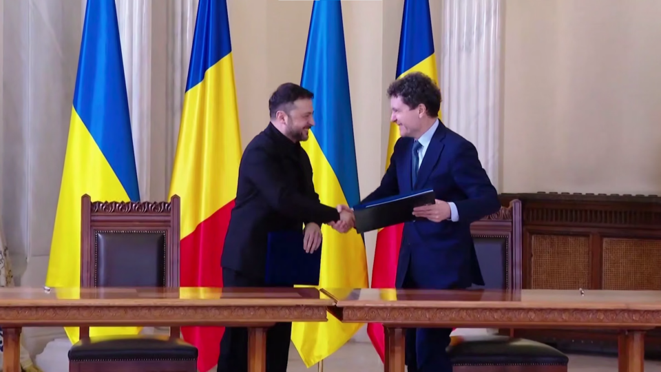 «Будуємо з Румунією дві нові лінії для постачання електрики» — Президент  