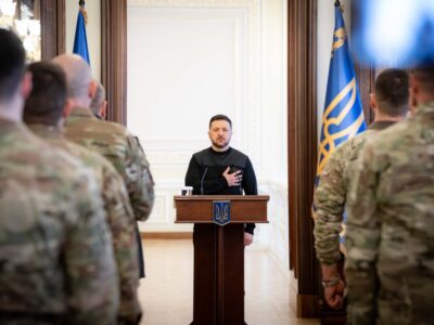 «Ми всі радіємо вашим дипстрайкам на території ворога»: Президент нагородив воїнів СБУ  