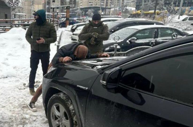 «Бровари — Молдова» за $21 тисячу: викрили двох таксистів, які хотіли заробити на ухилянті  