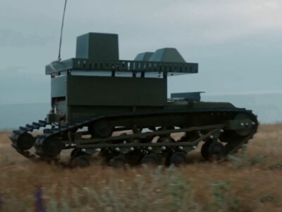 «Вони просто піхотним пультом керують»: росіяни не можуть управляти наземними дронами дистанційно  