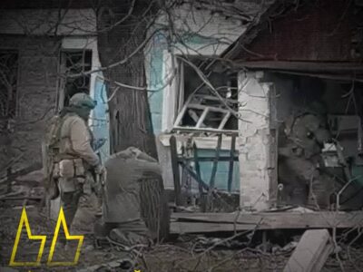 «Я спустився вниз, а там ще двоє живі. Довелося завершити бій вже з пістолета» — наші снайпери провели зачистку  