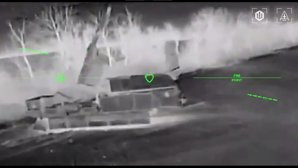 З лайна та палок: росіяни стали активно розставляти макети своїх систем ППО  