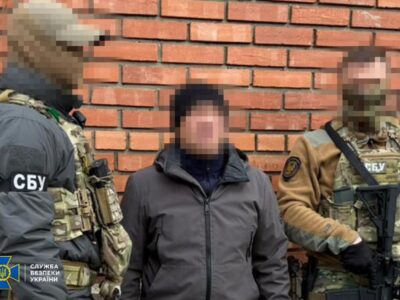 Коригував обстріли рашистів на Донеччині: СБУ затримала одного з екскерівників стратегічного підприємства  