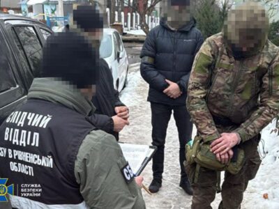 Готував теракт біля кав’ярні в центрі Рівного: СБУ затримала псевдовійськового на гарячому  