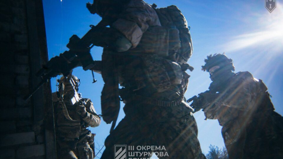 «Переїзди намагаються знищити, це така чехарда»: основна ціль ворога поблизу Борової — переправи  